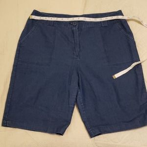 White Stage Jean Bermudas